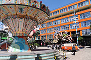 Kettenkarussell beim Münchner Trachtival 2021 im Werksviertel Mitte (©Foto: Martin Schmitz)